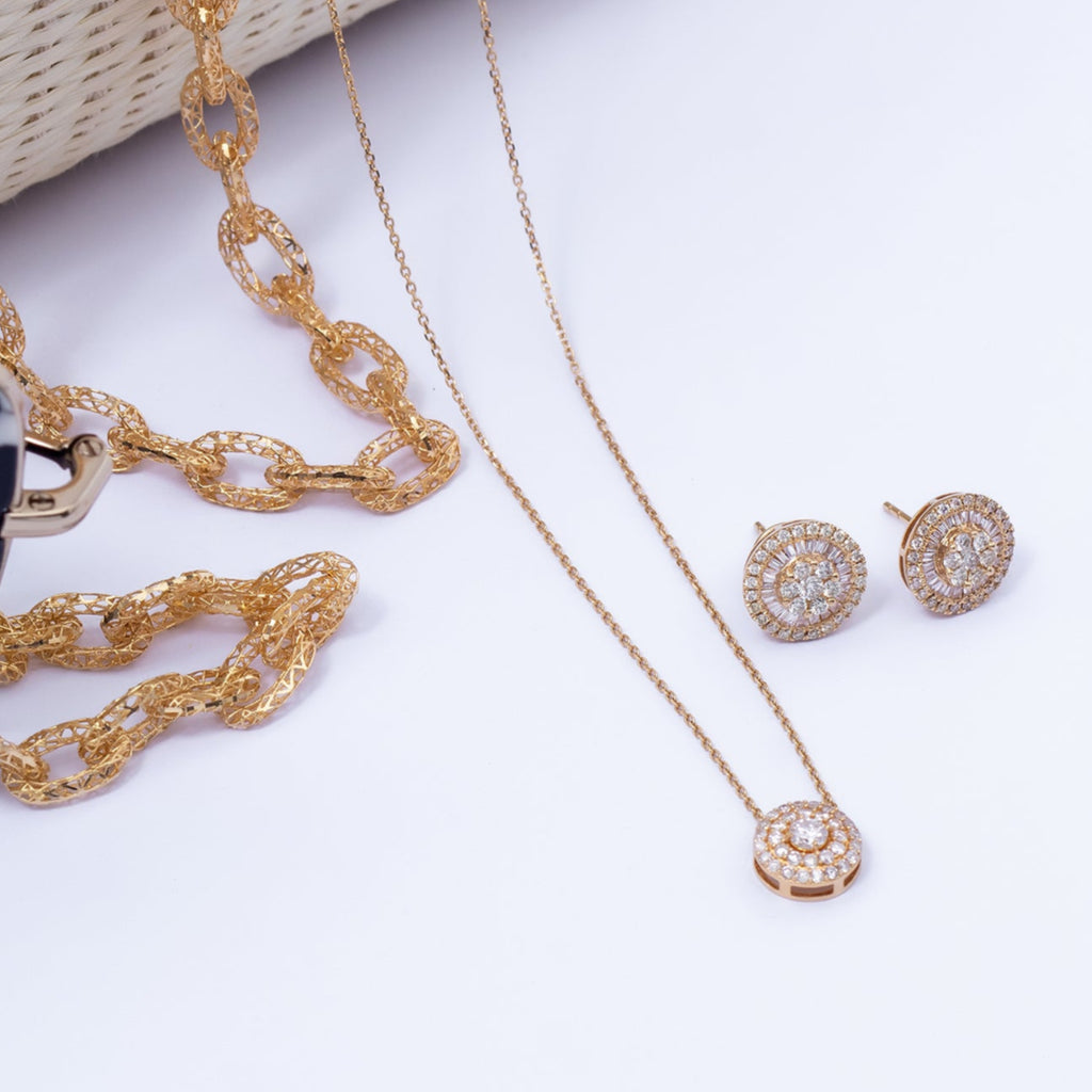 Colar redondo com diamantes