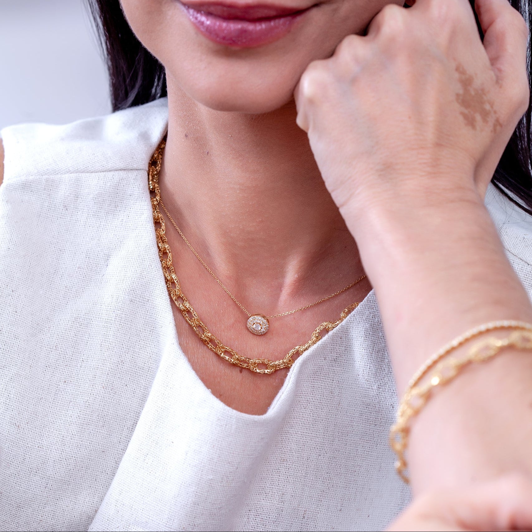 Colar redondo com diamantes