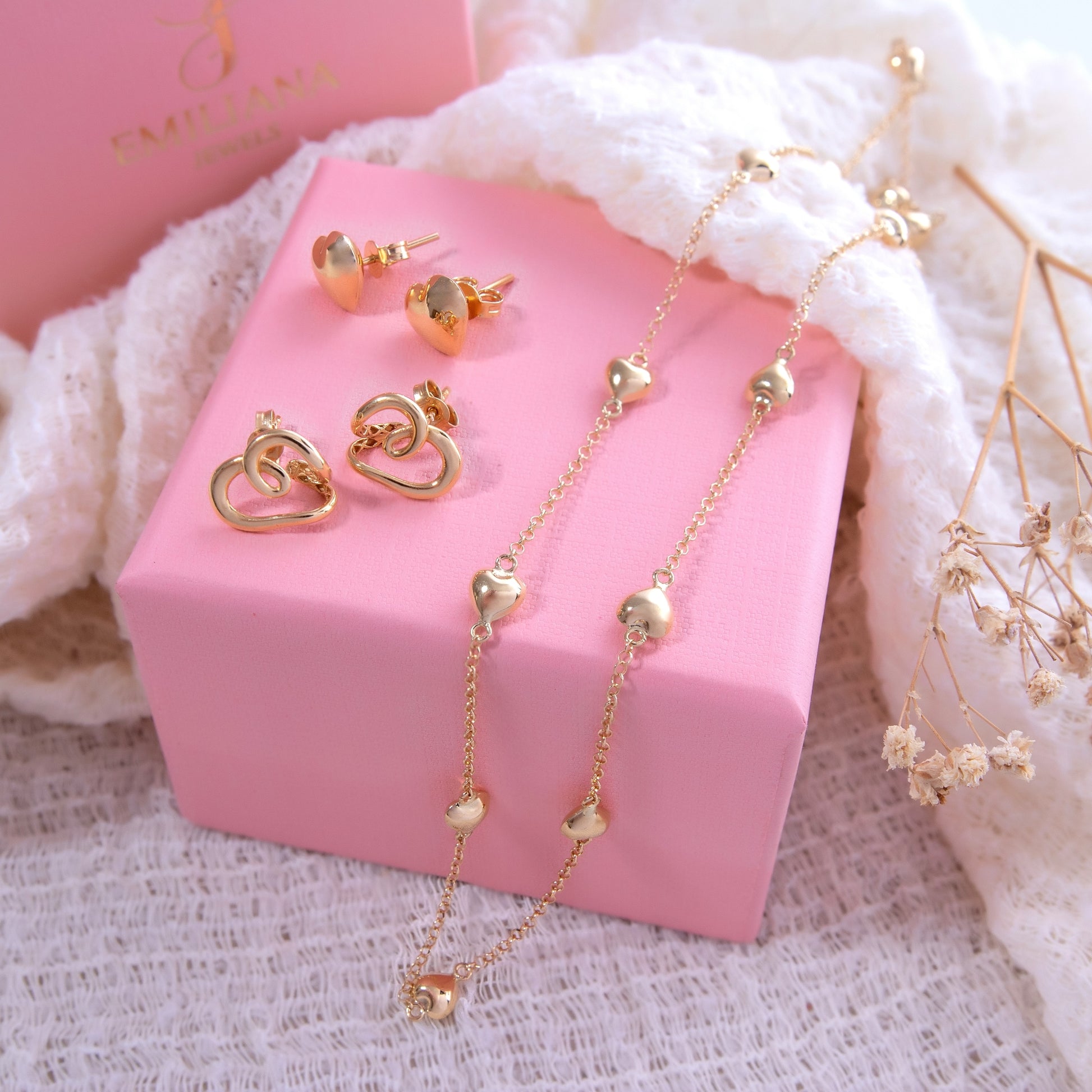 Colar corações espaçados